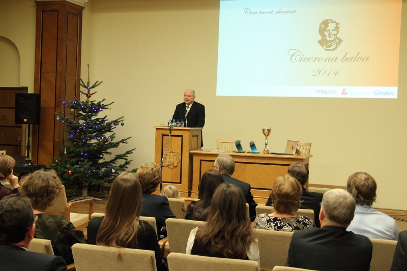 Cicerona balvas pasniegšanas ceremonija Latvijas Zinātņu akadēmijā. Miervaldis Mozers.
