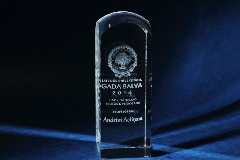 Latvijas Universitātes 2014. Gada balva par sasniegumiem zinātnē
LU Ķīmijas fakultātes profesoram Andrim Actiņam. null