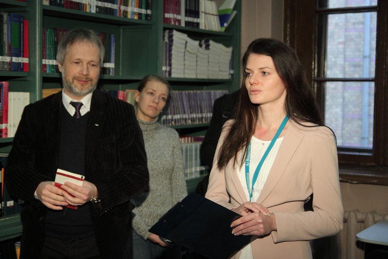 Latvijas Universitātes Teoloģijas fakultātes mācībspēku zinātniskajām publikācijām veltītas grāmatu izstādes atklāšana LU Bibliotēkā. null