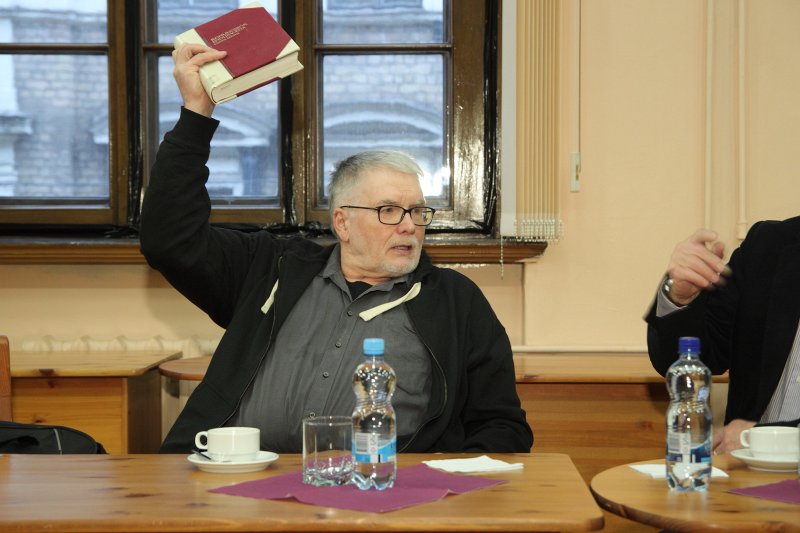 Pasākumu cikla «Februāris – teoloģijas mēnesis» diskusija «Teksts un reliģija». Dzejnieks un tulkotājs Uldis Bērziņš.
