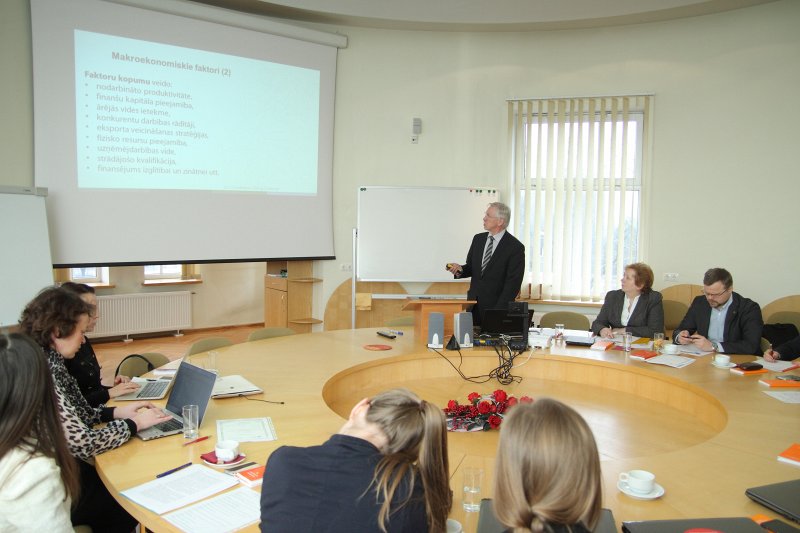 Latvijas Universitātes 73. konference. Sekcijas sēde 'Latvijas uzņēmumu konkurētspēja ārējos tirgos (EKOSOC VPP 5.2.1)'. RTU prof. Remigijs Počs.