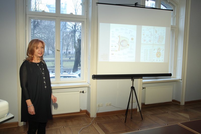Grāmatas 'Profesionālā bakalaura studiju programma «Māksla»' atvēršanas svētki Latvijas Universitātes Bibliotēkā. Latvijas Dizaineru savienības priekšsēdētājas Anitas Grases uzruna.