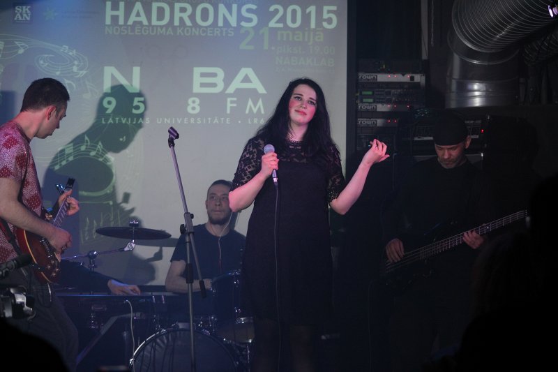 Latvijas Universitātes Jauno mūziķu konursa «Hadrons 2015» fināls klubā «Nabaklab». Grupa «S.A.D.».