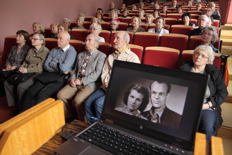 Latvijas Universitātes senioru kluba organizēta tikšanās ar režisoru Pēteri Krilovu un filmas «Uz spēles Latvija» demonstrācija. null