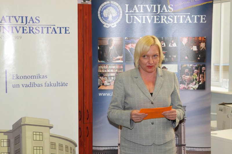 Programmas «Studenta uzņēmēja gars» uzvarētāju apbalvošana Latvijas Universitātes Ekonomikas un vadības fakultātes Biznesa inkubatorā. Latvijas Universitātes Fonda izpilddirektore Laila Kundziņa-Zvejniece.