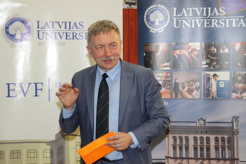 Programmas «Studenta uzņēmēja gars» uzvarētāju apbalvošana Latvijas Universitātes Ekonomikas un vadības fakultātes Biznesa inkubatorā. LU jaunievēlētais rektors prof. Indriķis Muižnieks.
