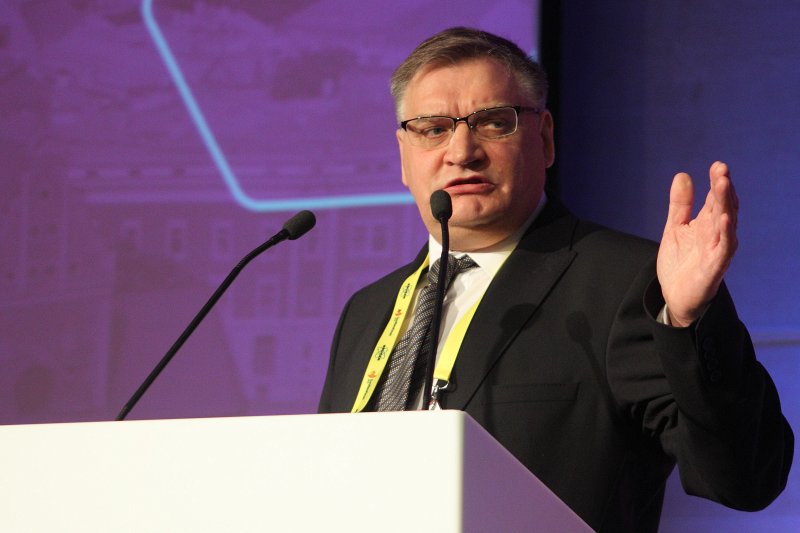 Starptautiskā konference «EuroNanoForum 2015». EuroNano 2015 konferences priekšsēdētājs Donats Erts.
