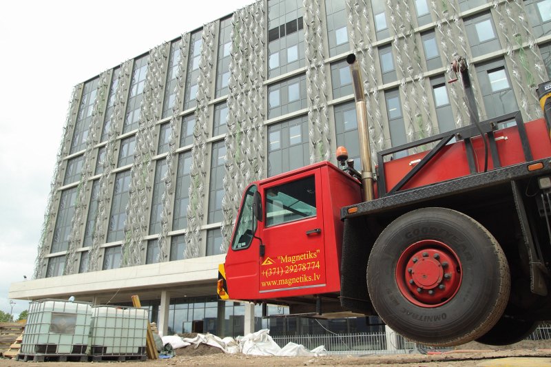 Latvijas Universitātes Dabaszinātņu akadēmiskā centra būvniecība Torņakalnā. Pēdējie būvniecības darbi.