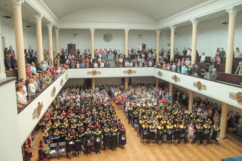 Latvijas Universitātes Humanitāro zinātņu fakultātes izlaidums. null