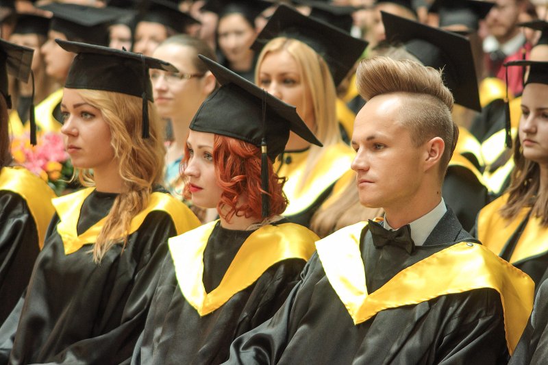 Latvijas Universitātes Humanitāro zinātņu fakultātes izlaidums. null