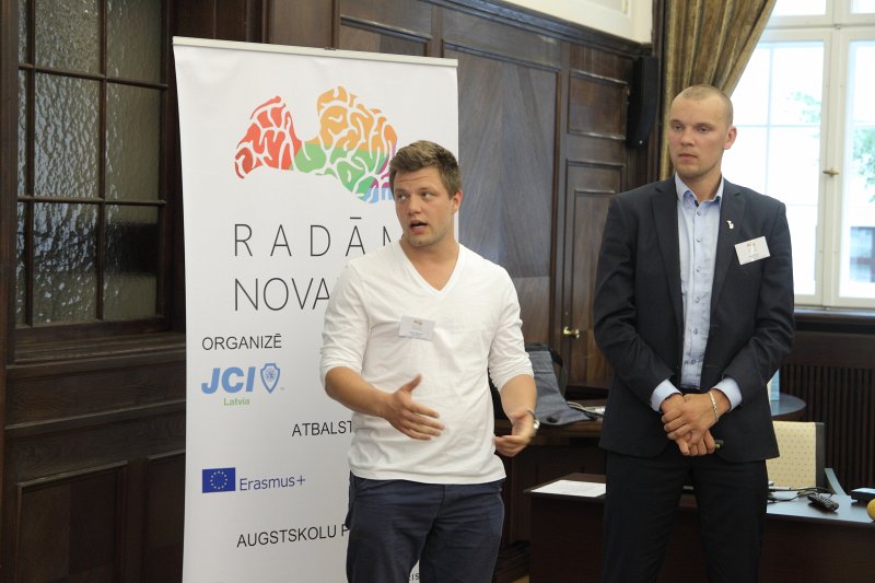 Latvijas Universitātes komandas piedalās konkursa «Radām novadam» finālā ('Altum' konferenču zālē, Doma laukumā 4). Komandas 'Zaļā reublika' prezentācija.