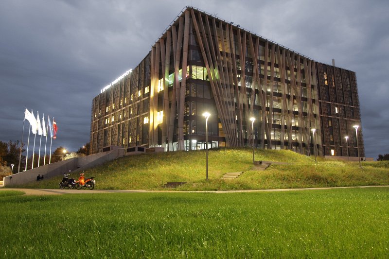 Zinātnieku nakts pasākums par tēmu «Gaisma» Latvijas Universitātes Dabaszinātņu akadēmiskajā centrā Torņakalnā. LU Dabaszinātņu akadēmiskā centra ēka.