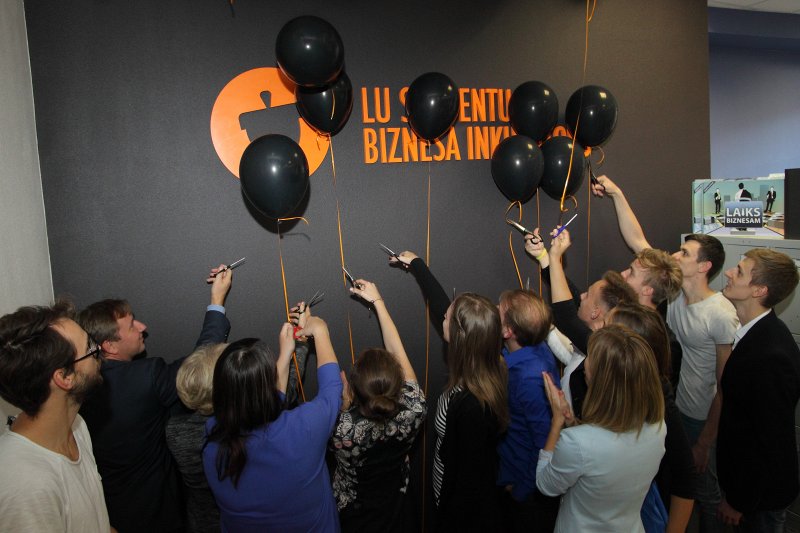 Latvijas Universitātes studentu Biznesa inkubatora 2014./2015.akadēmiskā gada biznesa inkubācijas sezonas noslēgums. LU studentu Biznesa inkubatora jaunā logotipa atklāšana.