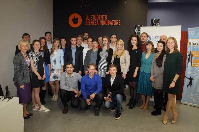 Latvijas Universitātes studentu Biznesa inkubatora 2014./2015.akadēmiskā gada biznesa inkubācijas sezonas noslēgums. LU studentu Biznesa inkubatora dalībnieki un komanda.