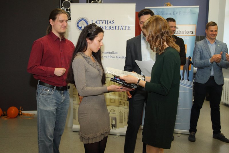 Latvijas Universitātes studentu Biznesa inkubatora 2014./2015.akadēmiskā gada biznesa inkubācijas sezonas noslēgums. 'rebelprint.eu' komandas sveikšana.