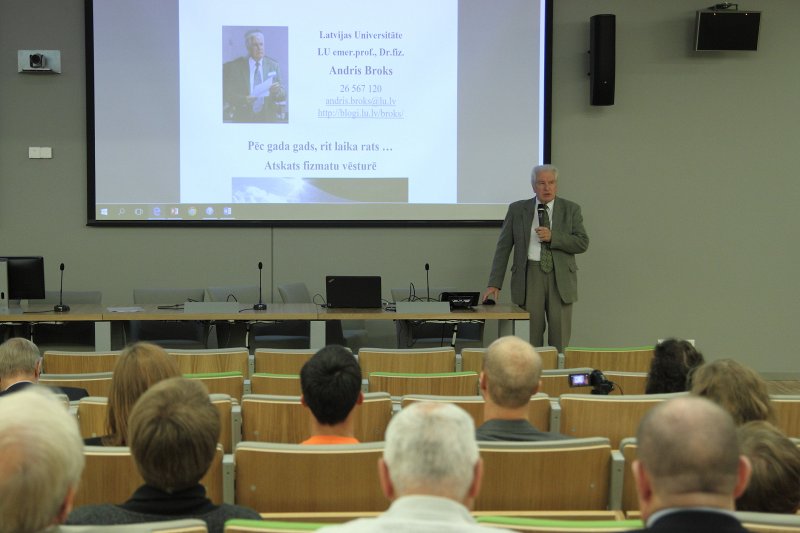Latvijas Universitātes Fizikas un matemātikas fakultātes 75 gadu jubilejai veltīta konference
LU Dabaszinātņu akadēmiskajā centrā Torņakalnā. Prof. Andris Broks.