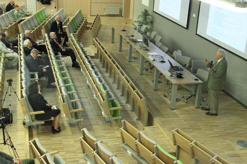 Latvijas Universitātes Fizikas un matemātikas fakultātes 75 gadu jubilejai veltīta konference
LU Dabaszinātņu akadēmiskajā centrā Torņakalnā. null