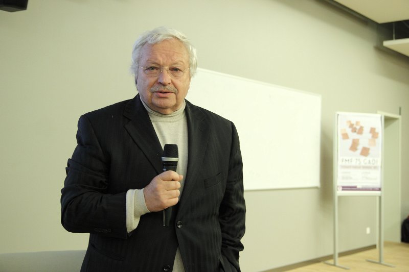 Latvijas Universitātes Fizikas un matemātikas fakultātes 75 gadu jubilejai veltīta konference
LU Dabaszinātņu akadēmiskajā centrā Torņakalnā. Vitolds Grabovskis.