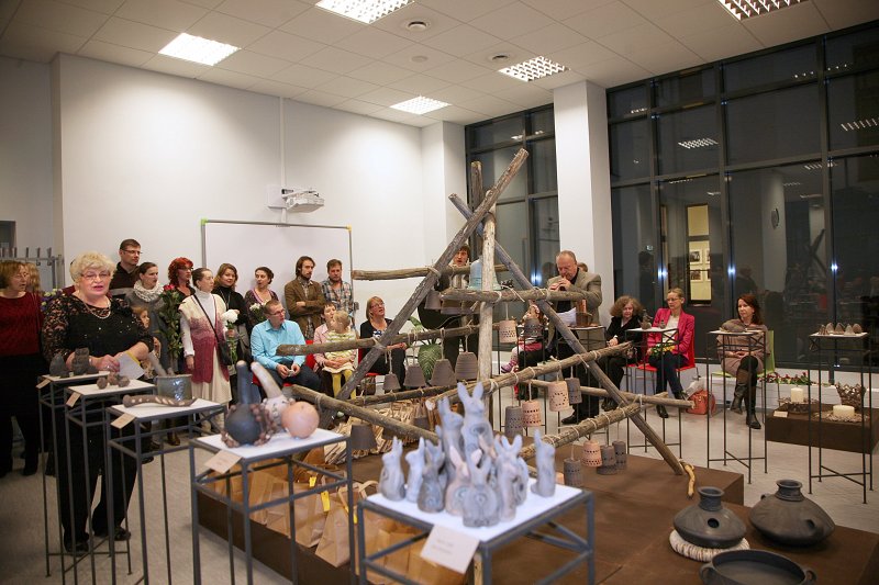 Latvijas Universitātes Tautas lietišķās mākslas studijas «Vāpe» 40 gadu jubilejas izstādes «Spēle. Spēles» atklāšana. null