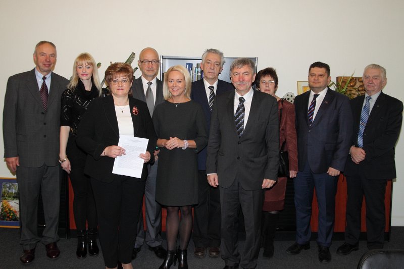 Latvijas Universitātes un Traumatoloģijas un ortopēdijas slimnīcas mērķsadarbības līguma parakstīšana. null