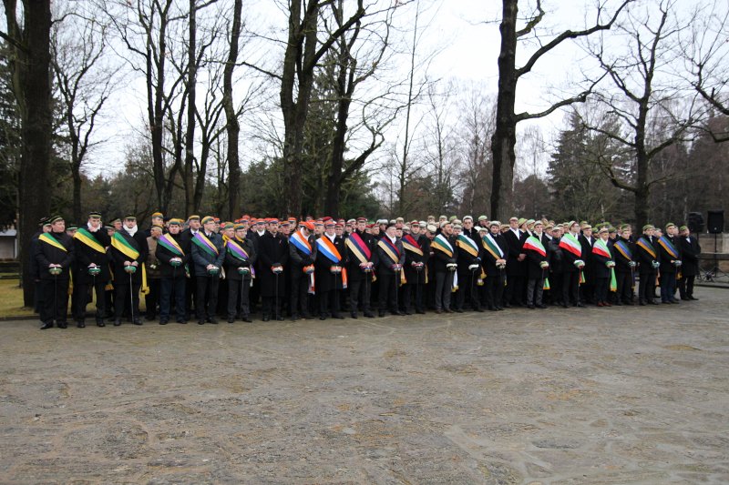 Studentu, studenšu korporāciju un akadēmisko mūžorganizāciju gājiens uz Rīgas Brāļu kapiem, godinot par Latvijas neatkarību kritušo piemiņu. null