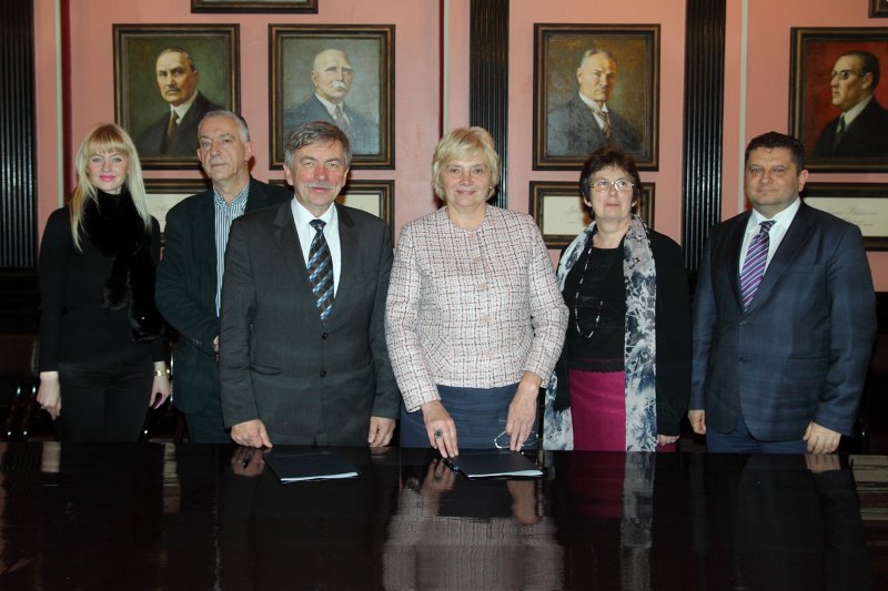 Latvijas Universitātes un Elektronikas un datorzinātņu institūta partnerības līguma parakstīšana. null