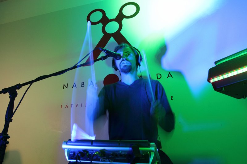 Latvijas radio 6 - Latvijas Universitātes Radio NABA 13. gadskārtas tiešā ētera koncerts radio studijā. Grupa 'Tehnikums'.