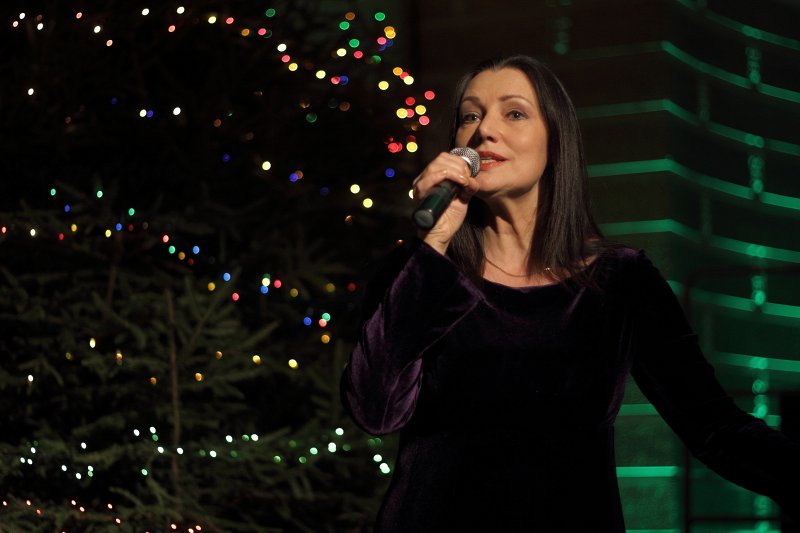 Ziemassvētku koncerts «Kā sniegi kalnu galotnēs...». Aktrise Zane Jančevska.