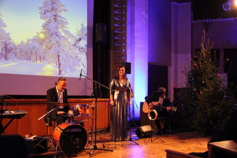Ziemassvētku koncerts Latvijas Universitātes Ekonomikas un vadības fakultātes darbiniekiem ar mūziķu 
Elizabetes Zagorskas un Jāņa Lemeža piedalīšanos. null