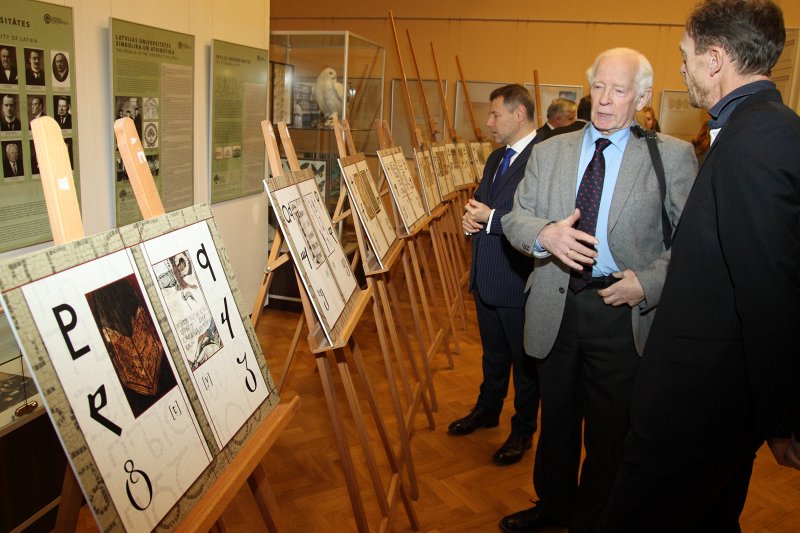 Gruzijas parlamenta priekšsēdētāja Dāvida Usupašvili vizīte Latvijas Universitātē.
Gruzīnu alfabēta izstādes atklāšana LU muzejā. null