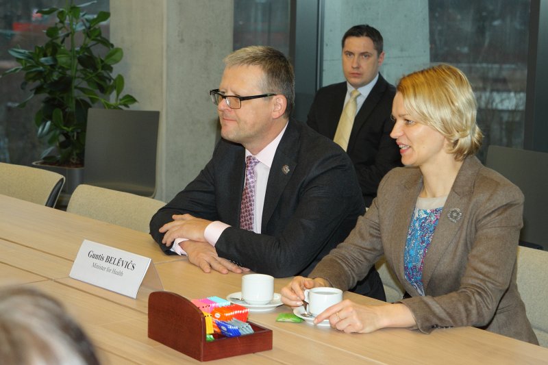 Diskusija «Veselības aprūpes reforma izaugsmei un jaunu darba vietu radīšanai». No kreisās: 
LR veselības ministrs Guntis Belēvičs; 
LR Saeimas Eiropas lietu komisijas priekšsēdētāja Lolita Čigāne.