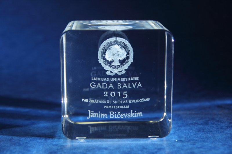 Latvijas Universitātes 2015. Gada balva par sasniegumiem zinātnē LU Datorikas fakultātes profesoram Jānim Bičevskim. null
