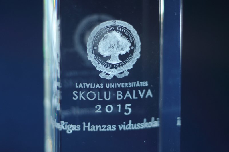 Latvijas Universitātes Skolu balva 2015 Rīgas Hanzas vidusskolai. null