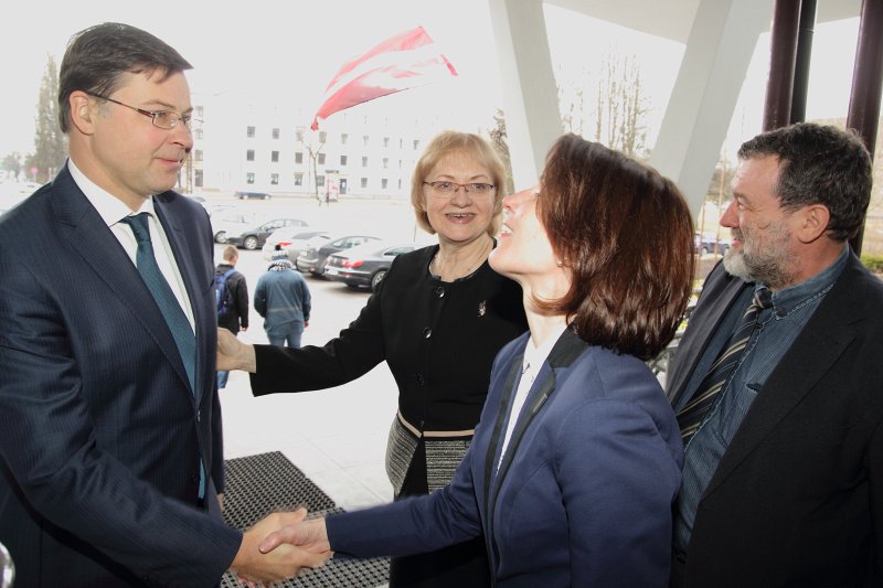 Eiropas Komisijas viceprezidenta Valda Dombrovska lekcija «Latvijas valdības darbība un mācības krīzes pārvarēšanā valstī. Aktualitātes Eiropas politikā». null