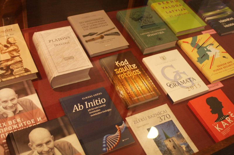 Izstādes «2015. gads Latvijas grāmatniecībā» atklāšana Latvijas Universitātes Akadēmiskajā bibliotēkā. null