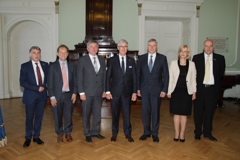 Flandrijas Ministru prezidenta Gērta Buržuā un augstskolu pārstāvju delegācijas vizīte Latvijas Universitātē. null