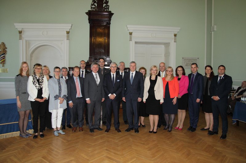Flandrijas Ministru prezidenta Gērta Buržuā un augstskolu pārstāvju delegācijas vizīte Latvijas Universitātē. null