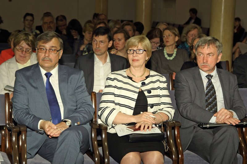 Pirmais Humanitāro zinātņu akadēmiskais forums. No kreisās: Alberts Sarkanis, Kārina Pētersone, Indriķis Muižnieks.
