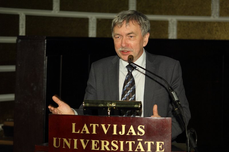 Pirmais Humanitāro zinātņu akadēmiskais forums. Latvijas Universitātes rektors prof. Indriķis Muižnieks.