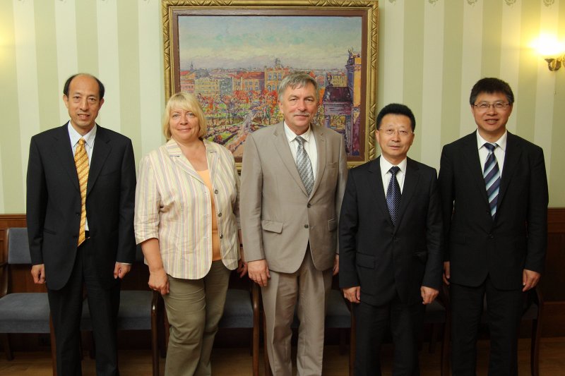 Ķīnas Ziemeļaustrumu Universitātes delegācijas vizīte Latvijas Universitātē. null