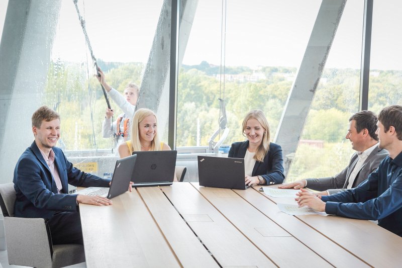 Latvijas Universitātes zinātnes mārketinga grupa. Mihails Ščepanskis,
Ilze Dimanta,
Ilze Grante,
Mārtiņš Borodušķis, 
Jānis Bikše.