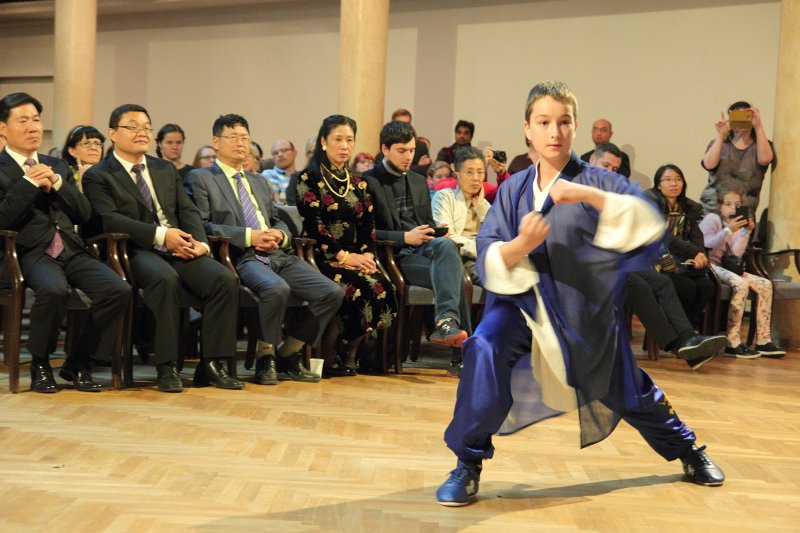 Latvijas Universitātes Konfūcija institūta 5 gadu jubilejas svinības Pasaules Konfūcija institūtu dienā. U-šu (Wushu) federācijas priekšnesumi.