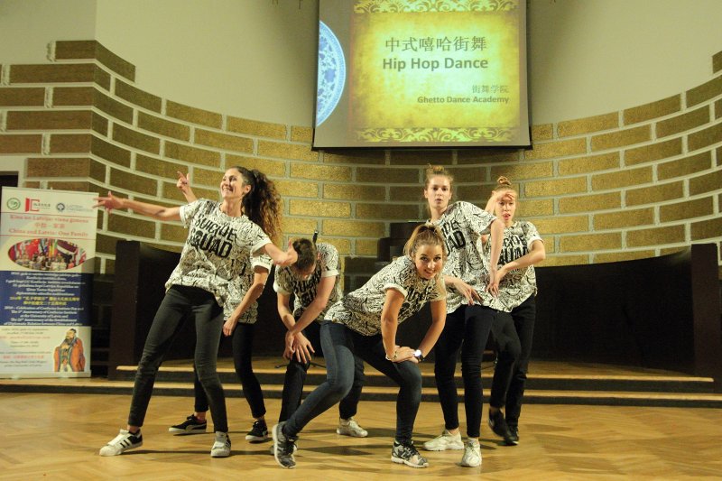 Latvijas Universitātes Konfūcija institūta 5 gadu jubilejas svinības Pasaules Konfūcija institūtu dienā. Ghetto deju priekšnesumus (LU HZF ķīn. val. skolotājas Karīnas Jermakas pavadījumā) (Ghetto deju akadēmija).