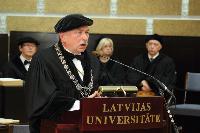 Latvijas Universitātes 97. gadadienai veltīta LU Senāta svinīgā sēde. Latvijas Universitātes rektors prof. Indriķis Muižnieks.