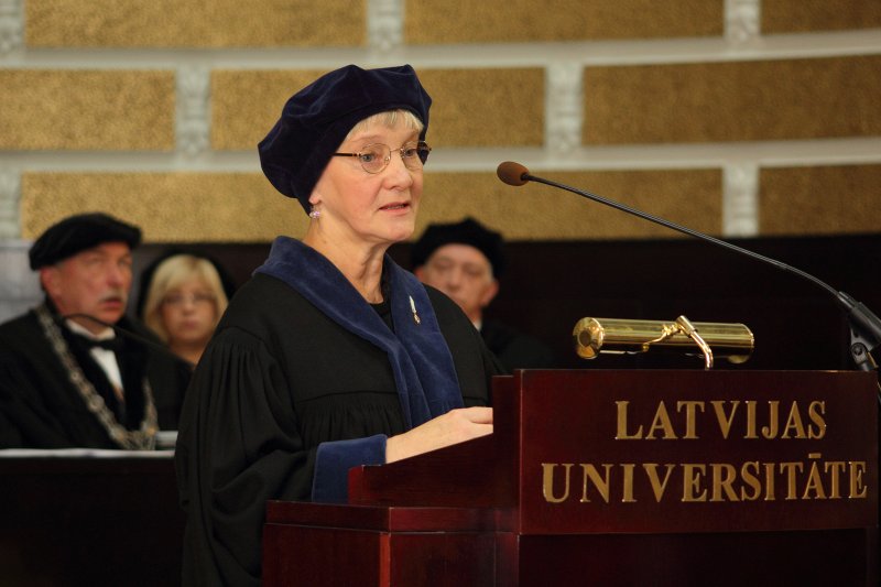 Latvijas Universitātes 97. gadadienai veltīta LU Senāta svinīgā sēde. LU HZF dekāne prof. Ilze Rūmniece.