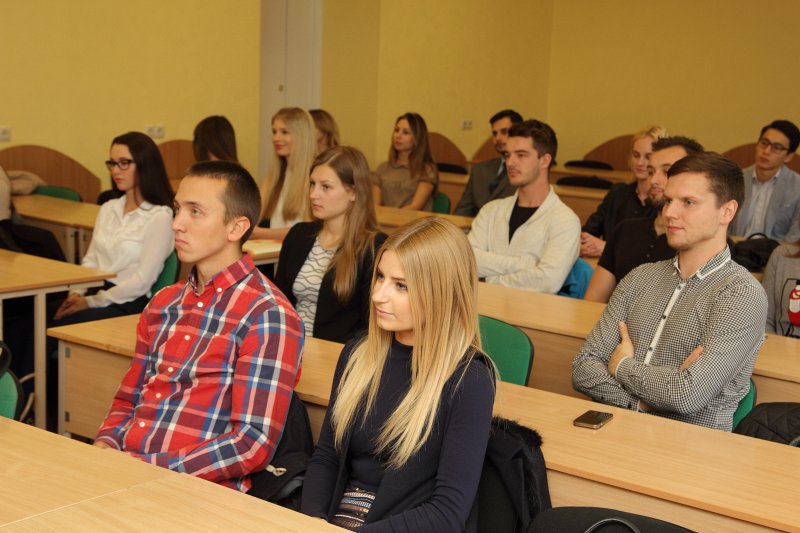 Latvijas Universitātes Ekonomikas un vadības fakultātes «Gudrības bankas» stipendijas ieguvēju sveikšana. null