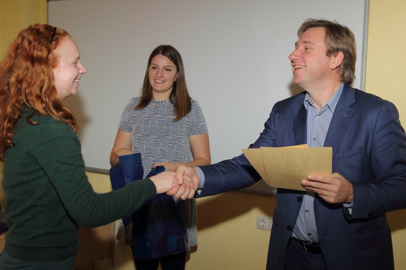 Latvijas Universitātes Ekonomikas un vadības fakultātes «Gudrības bankas» stipendijas ieguvēju sveikšana. null