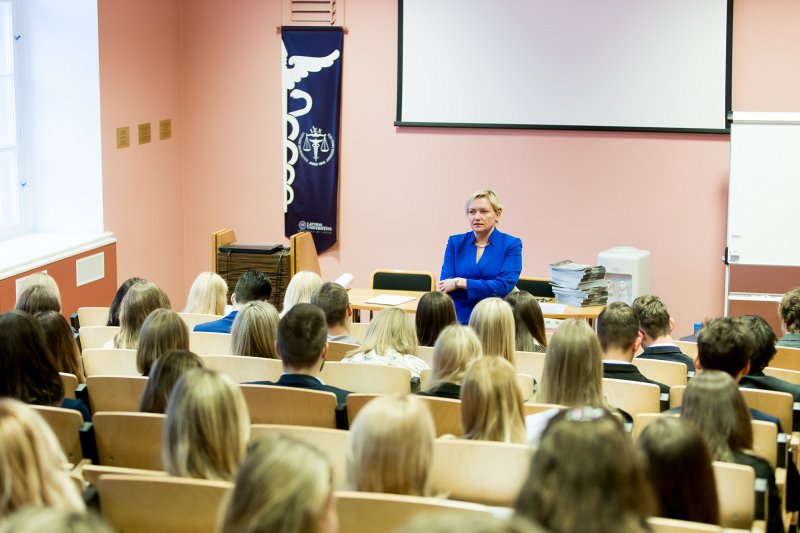 Latvijas Universitātes Fonda stipendiātu ievadseminārs. LU Fonda izpilddirektore Laila Kundziņa-Zvejniece.
