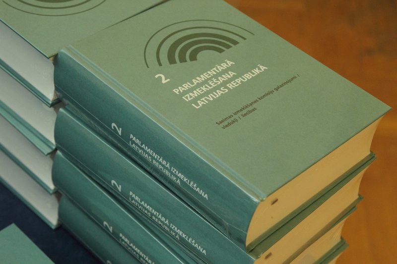 Grāmatas «Parlamentārās izmeklēšanas komisijas» atvēršanas svētki. Grāmatas vāks.