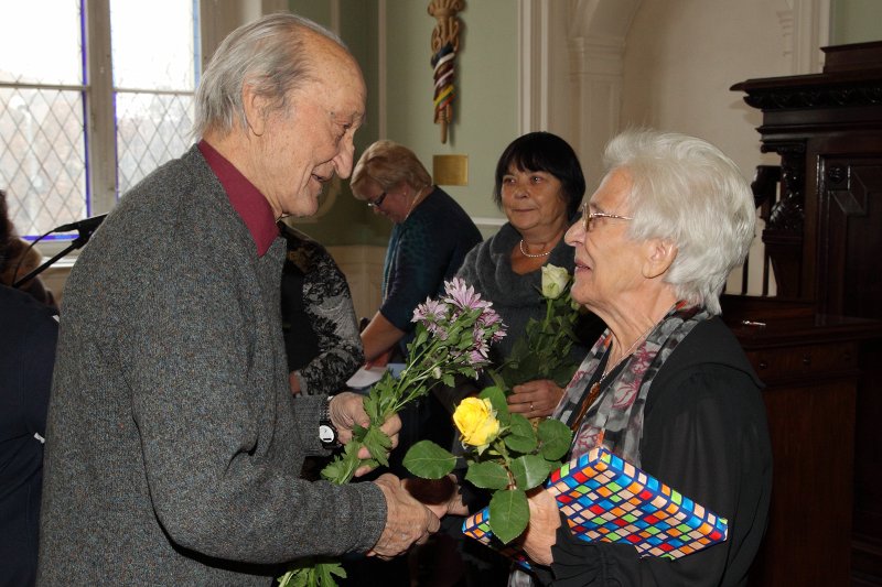 Latvijas Universitātes senioru jubilāru sveikšana. null